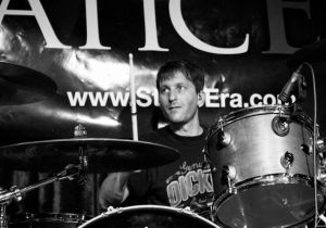 Dave Rhodes drummimng 300x
